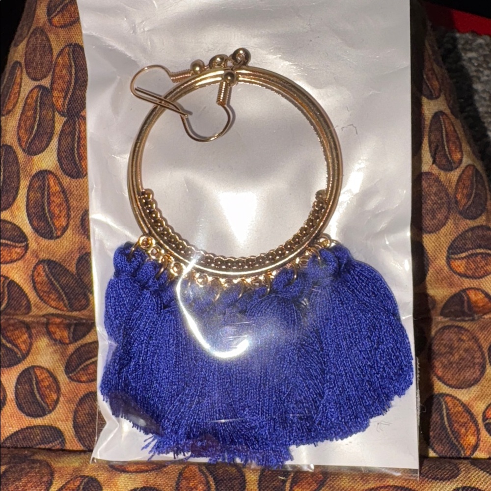 NWT Darling gold & deep royal blue Tassel Hoop pierced Earrings very lightweight